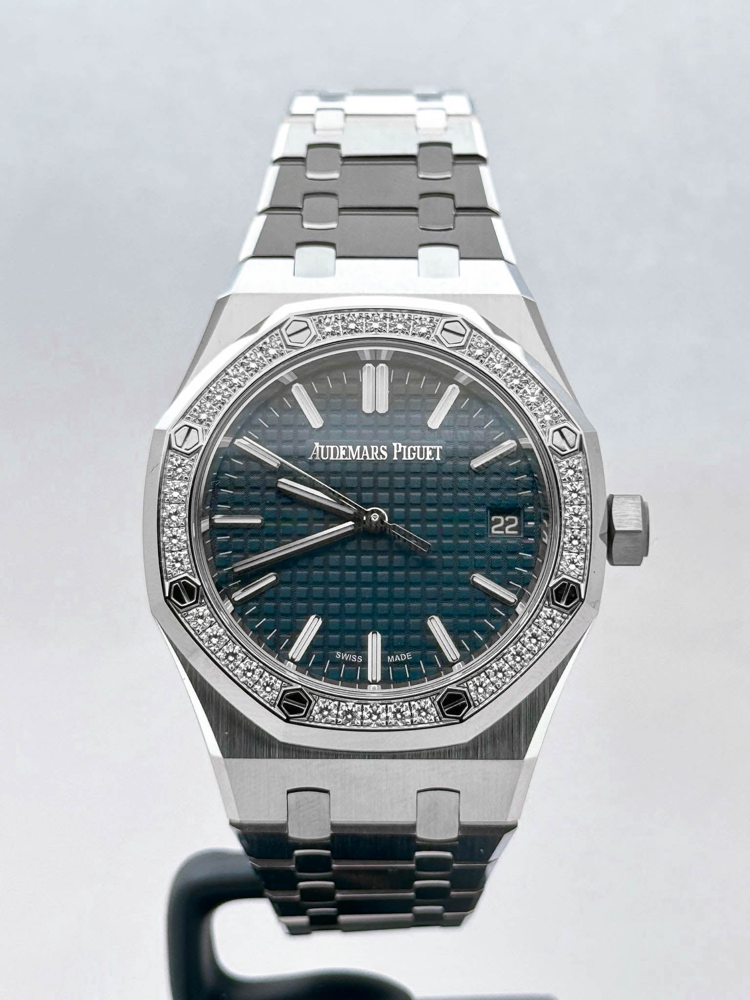 ROYAL OAK 37MM 15551 BLUE DIAL DIAMOND BEZEL (2025)
