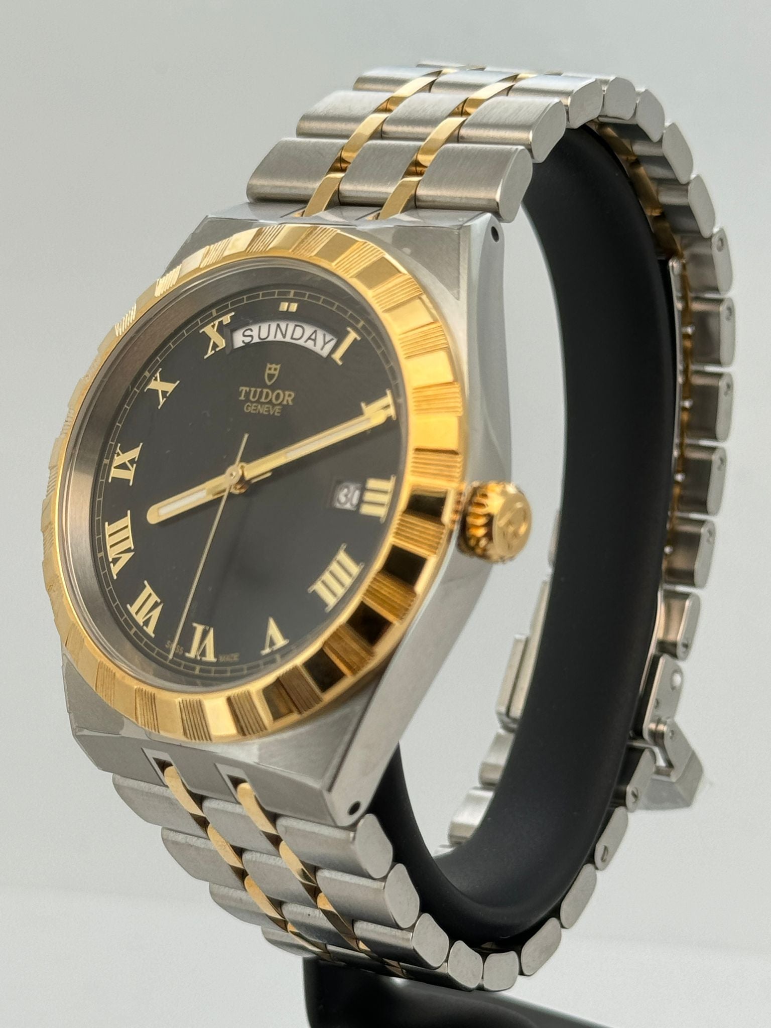 ROYAL 41MM DAY DATE TWOTONE YELLOWGOLD BLACK ROMAN DIAL (2025)